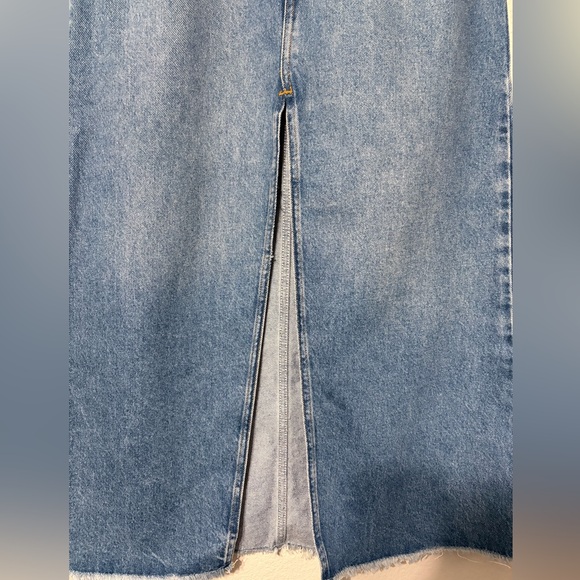 Pilcro The Madi Front-Slit Denim Midi Skirt w Side/Back Pockets, Raw Hem. Size 6 - Picture 7 of 15